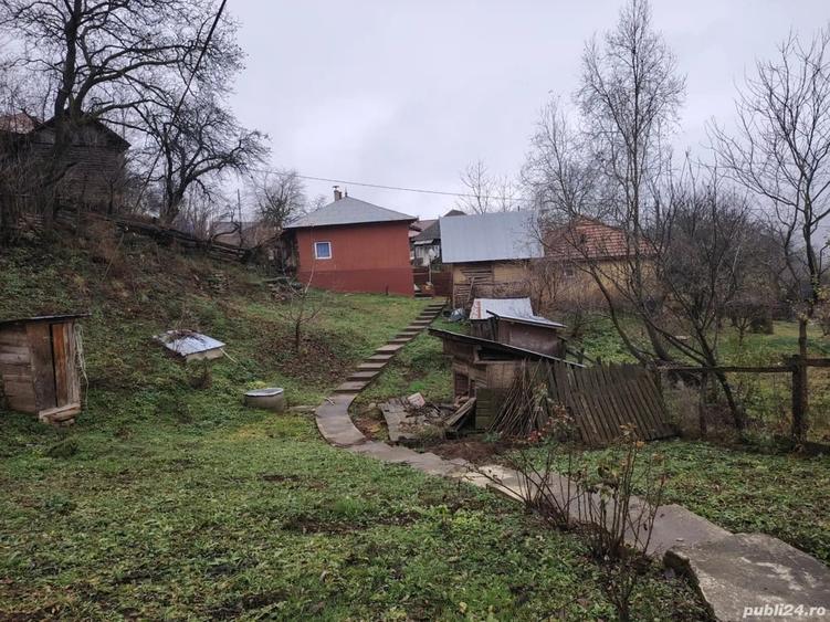 Casă cu 4 camere cu Teren 400 Mp în Cătiașu