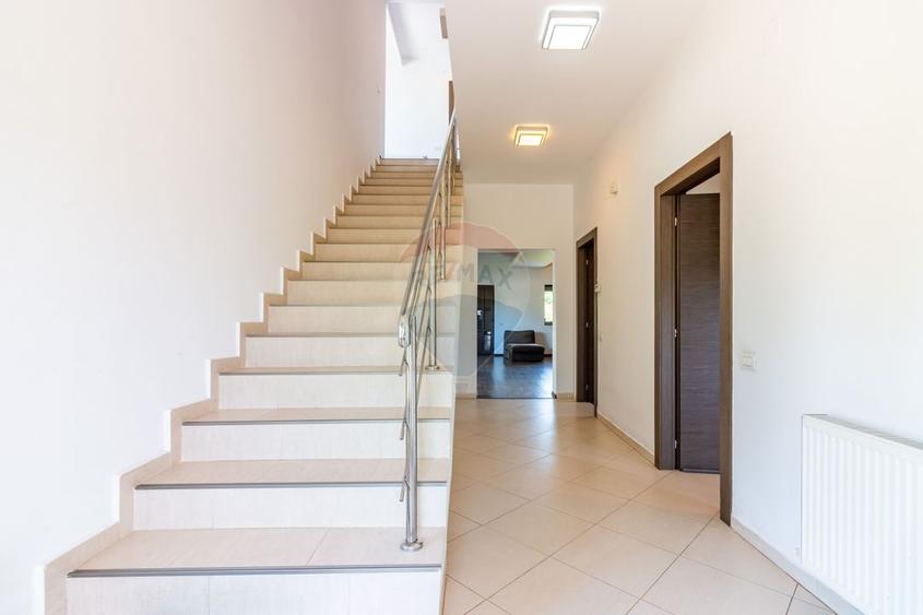 Casă individuală cu 5 camere cu Teren 2436 Mp în Alexandriei