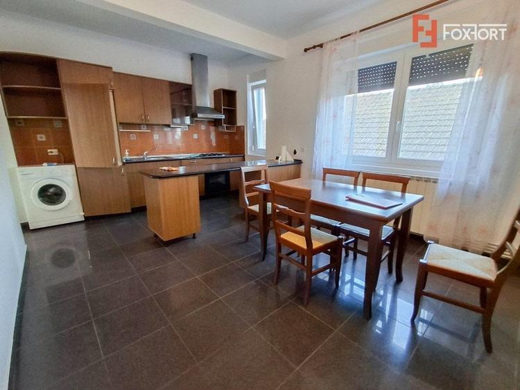 Apartament cu 3 camere decomandat, mobilat în Crișan