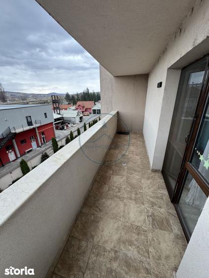 Apartament cu 3 camere, mobilat în Independenței