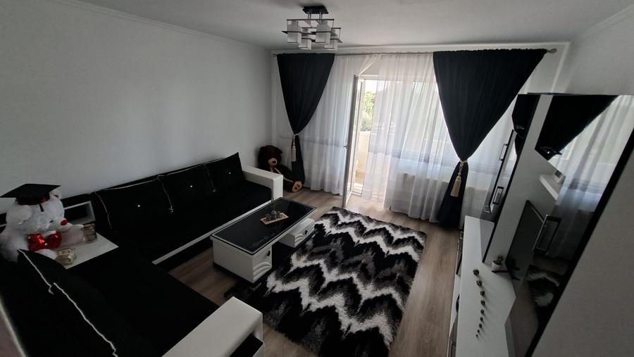 Apartament cu 4 camere decomandat în Mărăcineni