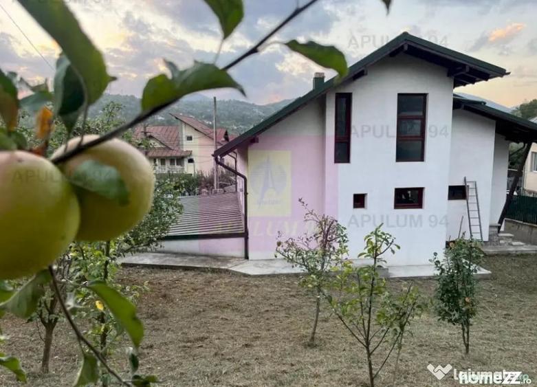 Casă cu 7 camere cu Teren 649 Mp în Comarnic