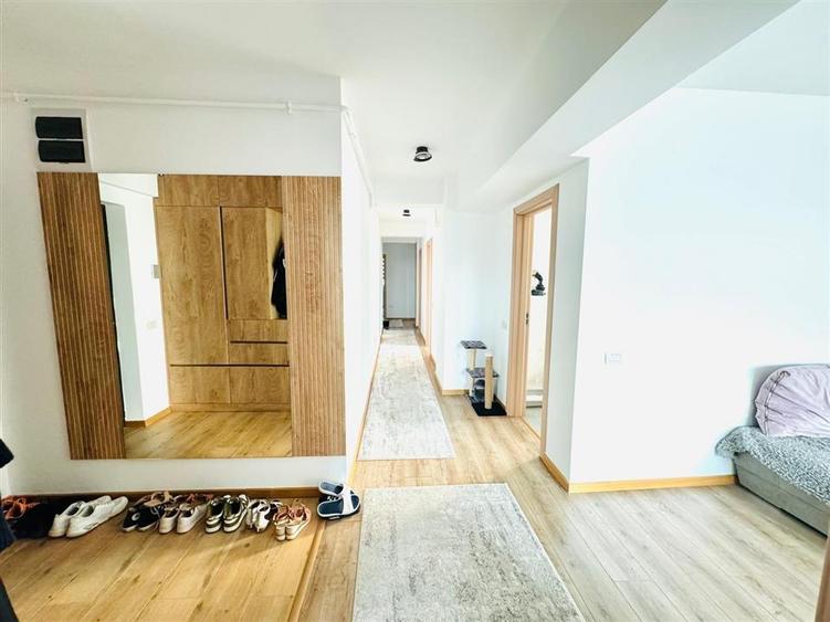 Apartament cu 5 camere decomandat, mobilat în Obcini
