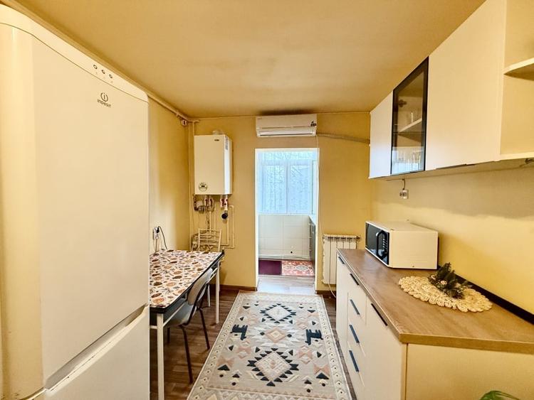 Apartament cu 2 camere decomandat, mobilat în Far