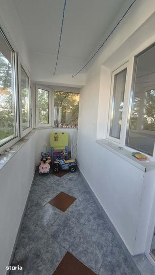 Apartament cu 3 camere decomandat în Tei