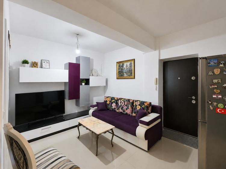 Apartament cu 2 camere decomandat în Nicolina