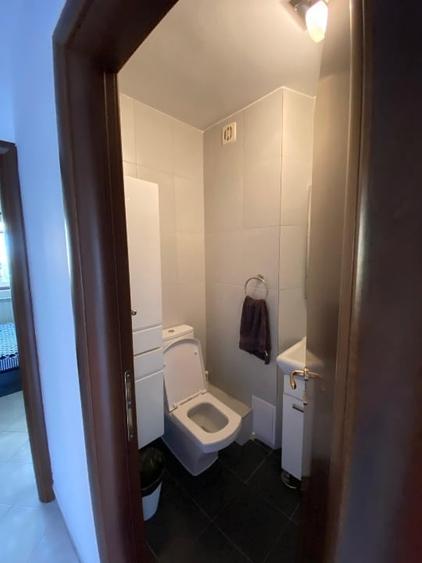 Apartament cu 3 camere semidecomandat, mobilat în Unirii