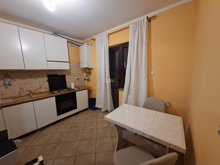 Ofer spre inchiriere apartament spatios,2 camere, 70mp, Radauti, Str Horea, Etaj 2. Centrala gaz proprie .