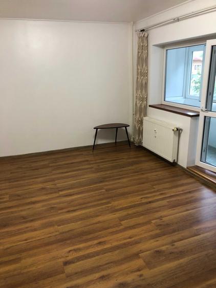Apartament cu 3 camere decomandat în Dristor