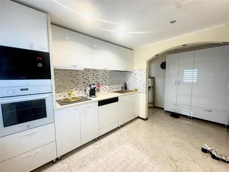 Apartament cu 2 camere semidecomandat, mobilat în Enachiță Văcărescu