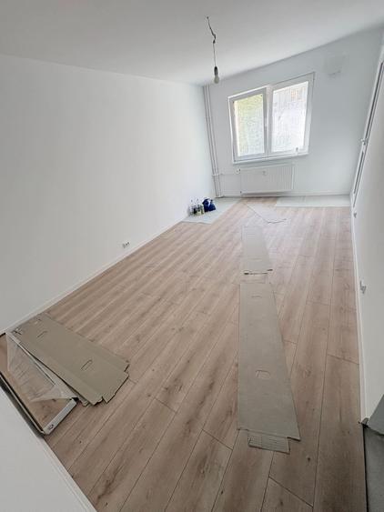 Apartament cu 3 camere decomandat în Berceni