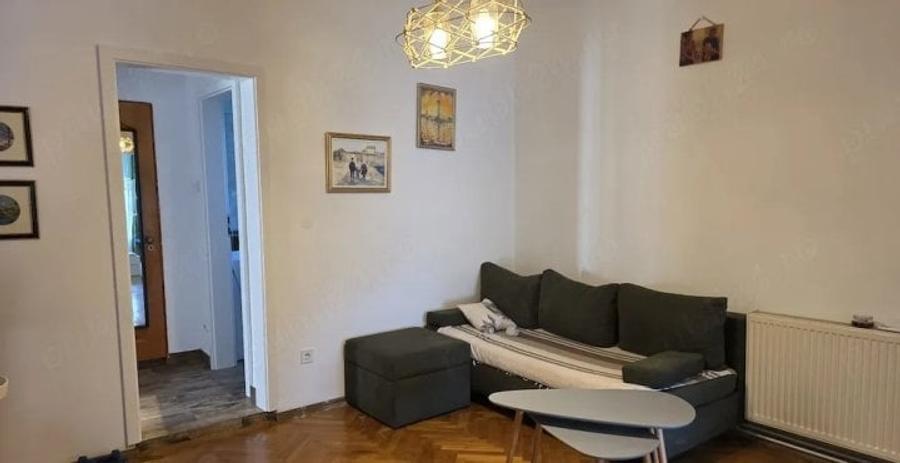Apartament cu 3 camere semidecomandat, mobilat în Calea Călărașilor