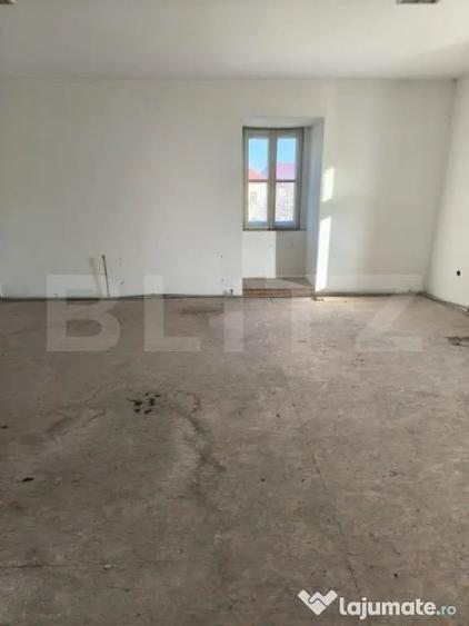 Spațiu comercial, de 1,883 mp, în Central