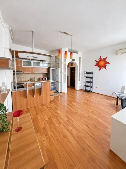 Apartament cu 2 camere decomandat în Universitate
