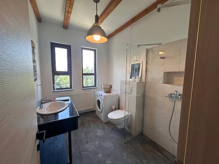 Apartament cu 2 camere decomandat, mobilat în Apărătorii Patriei