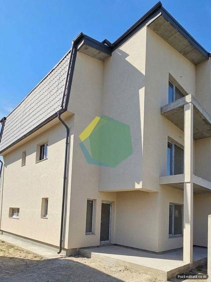 Casă cu 5 camere cu Canalizare în Est