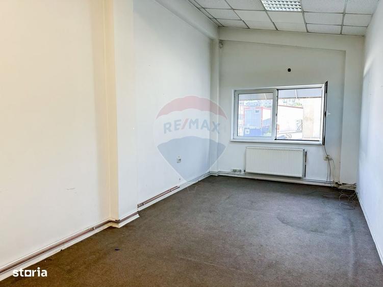 Spatiu comercial | doua cladiri, curte proprie | 300 mp | - 16