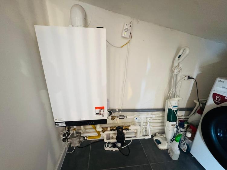Casă cu 4 camere cu Canalizare în Exterior Vest