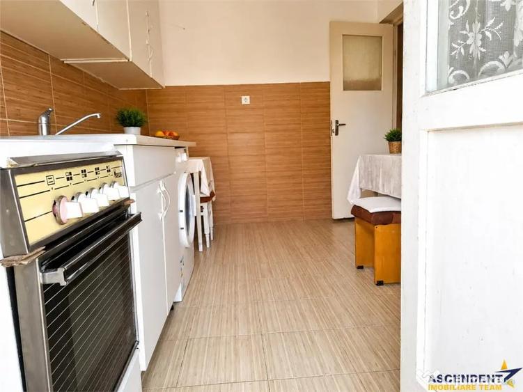 Apartament cu 3 camere decomandat în Drumul Poienii