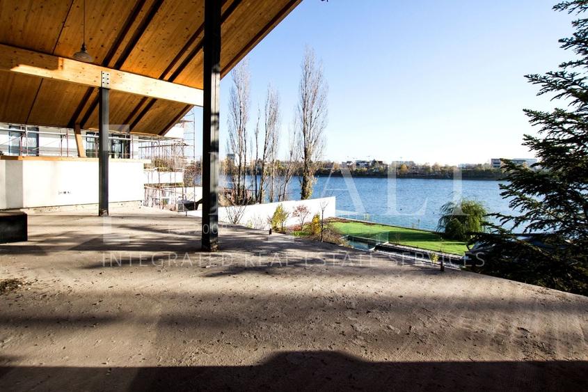 Casă individuală cu 7 camere cu Canalizare în Lacul Tei
