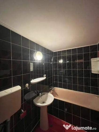 Apartament cu 3 camere decomandat, mobilat în Hotvon
