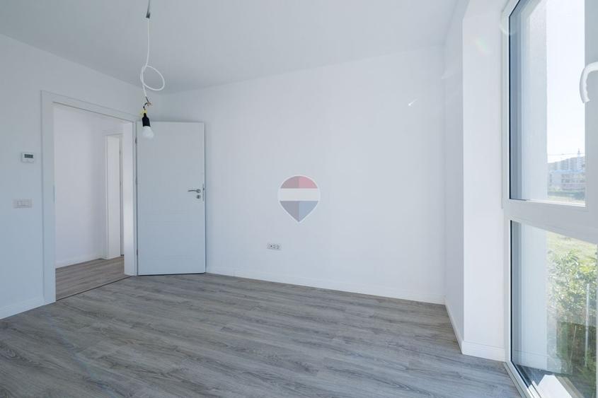 Casă individuală cu 4 camere cu Teren 263 Mp în Tractorul