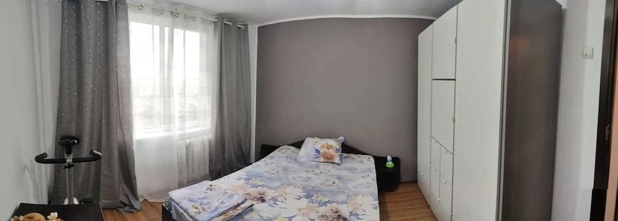 Apartament cu 3 camere decomandat în Exterior Vest