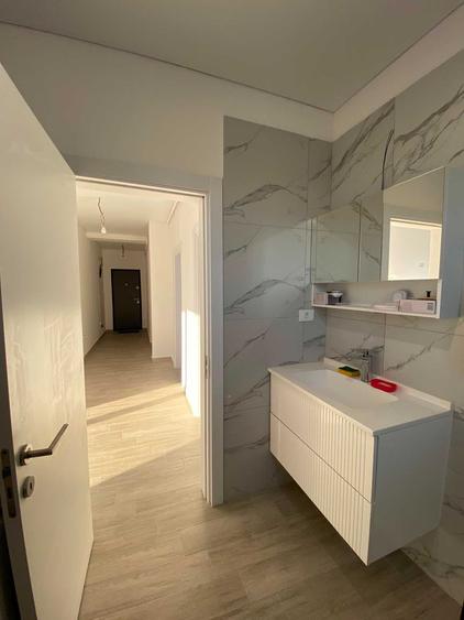 Inchiriez apartament, 2 camere decomandate si bucatarie separata, spatioase, balcon, bloc nou, gaze, 7 minute de statia de metrou, Aparatorii Patriei - 7