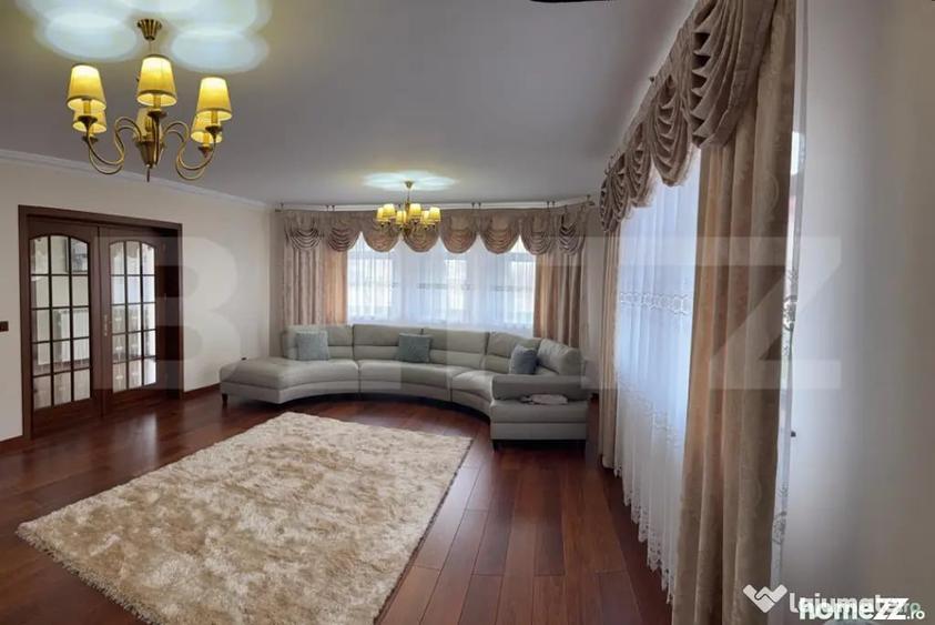 Casă cu 7 camere cu Teren 959 Mp în Central