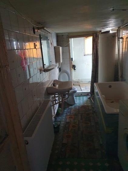 Casă individuală cu 5 camere cu Canalizare în Central