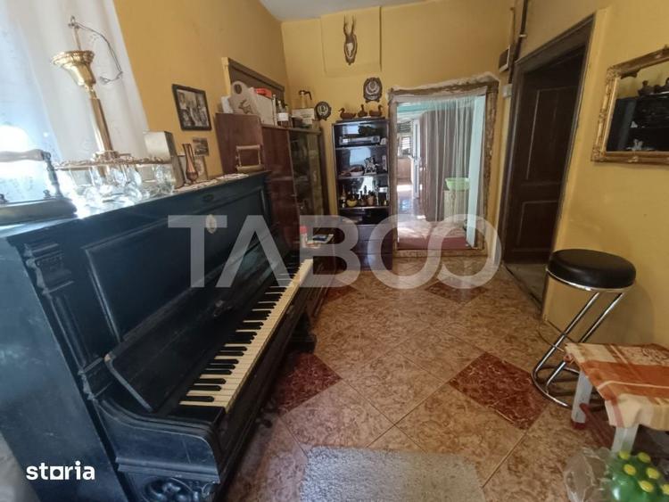 Casă cu 4 camere cu Teren 300 Mp în Roșia