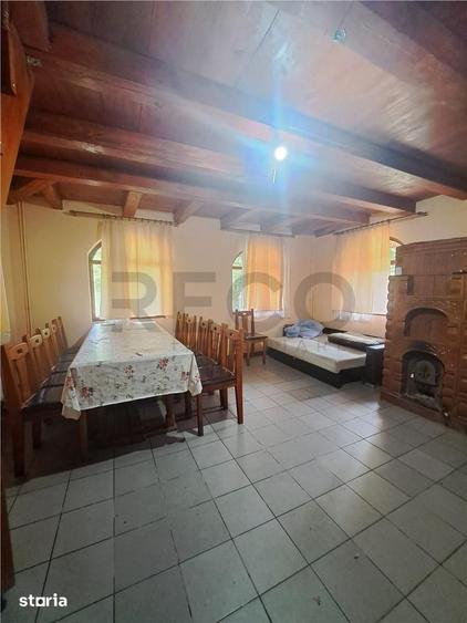 Casă cu 6 camere cu Teren 2455 Mp în Central