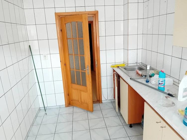 Spațiu comercial, de 80 mp, în Central