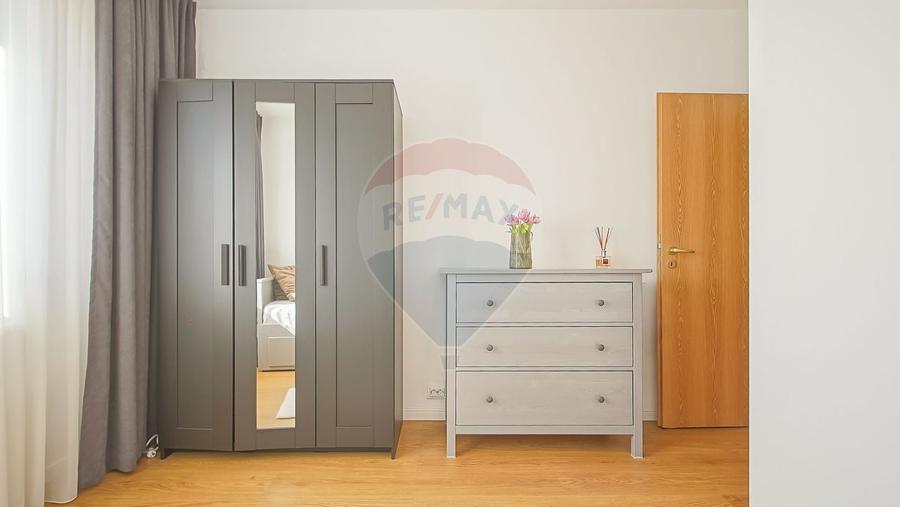 Apartament cu 3 camere decomandat, mobilat în Tractorul
