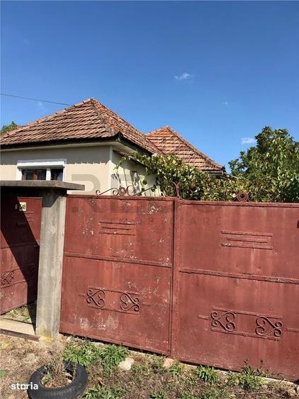 Casă cu 3 camere în Vadu Crișului