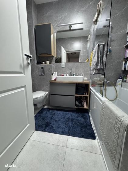 Apartament cu 3 camere semidecomandat în Florești