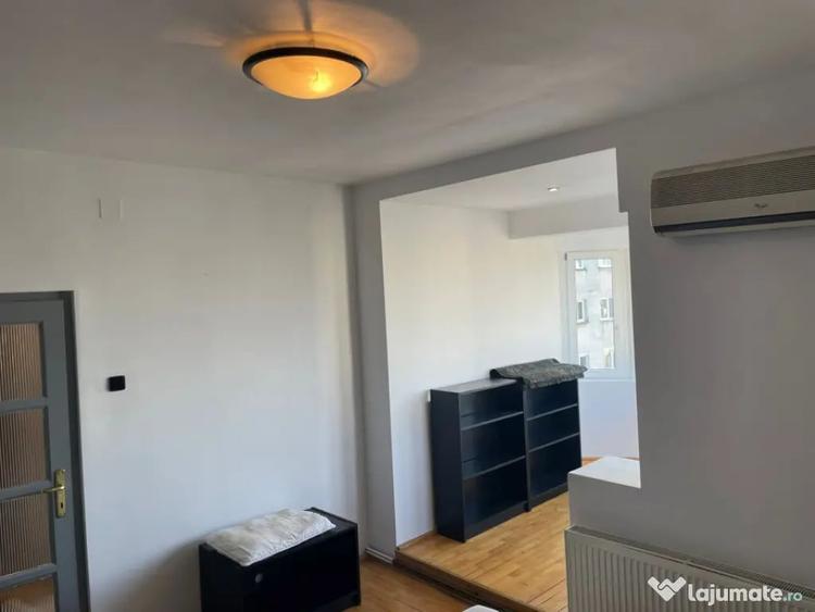 Apartament cu 4 camere decomandat în Central