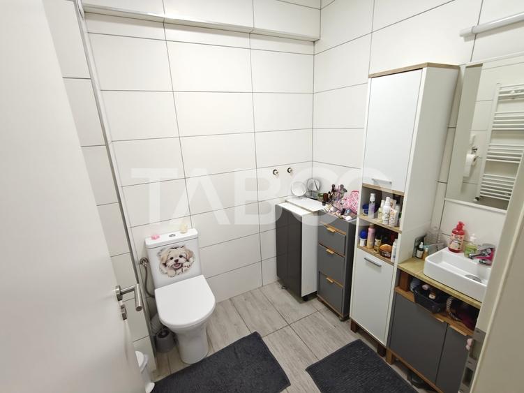 Apartament cu 3 camere decomandat, mobilat în Turnișor