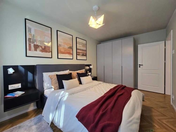 Apartament cu 3 camere semidecomandat în Circumvalațiunii