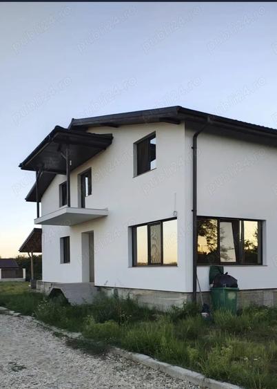 Casă cu 4 camere în Central