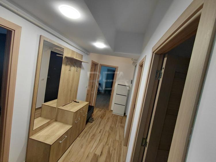 Apartament cu 4 camere decomandat, mobilat în Splaiul Unirii