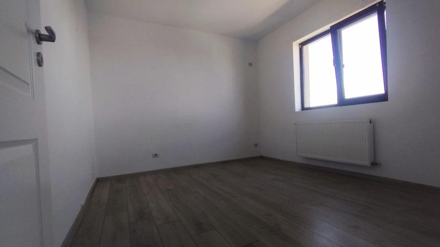 Apartament cu 3 camere decomandat în Dobroești