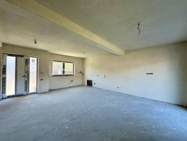 Casă individuală cu 4 camere cu Garaj în Luna de Sus