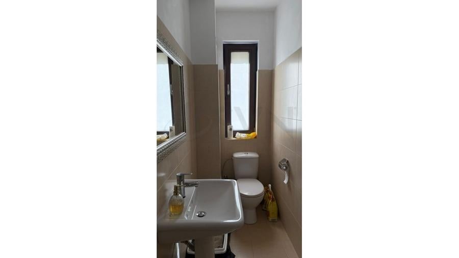 Casă individuală cu 7 camere cu Canalizare în Domenii