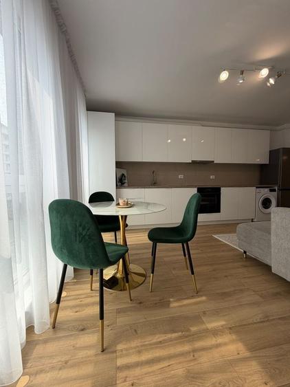 Apartament cu 2 camere semidecomandat, mobilat în Florești