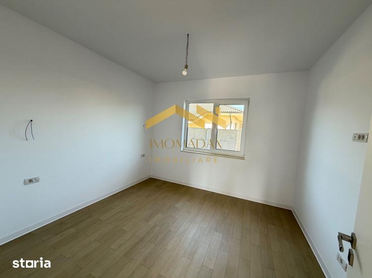 Casă cu 4 camere cu Teren 400 Mp în Sânmihaiu Român
