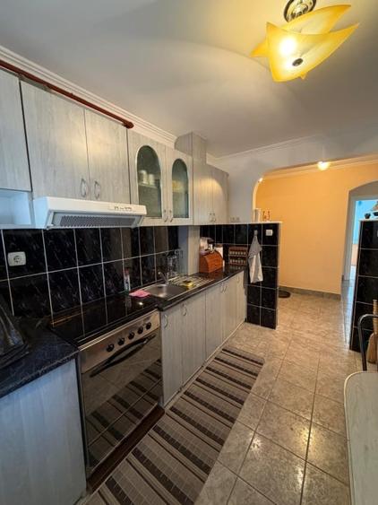 Apartament 4 camere. etj 2,  Radauti - 2