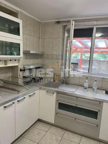 Casă individuală cu 5 camere cu Canalizare în Giulești