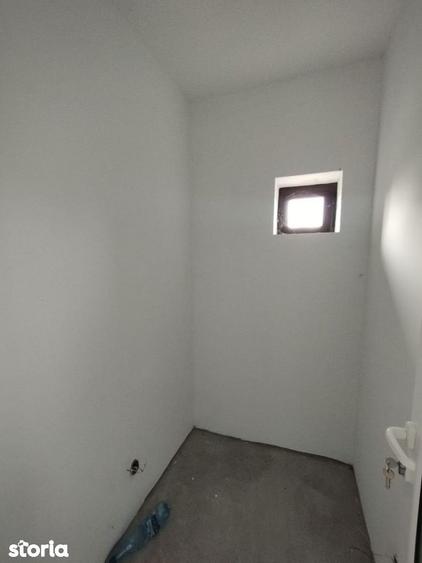 SE VINDE CASA IN CALUGARENI 5 camere, teren 600mp - 9