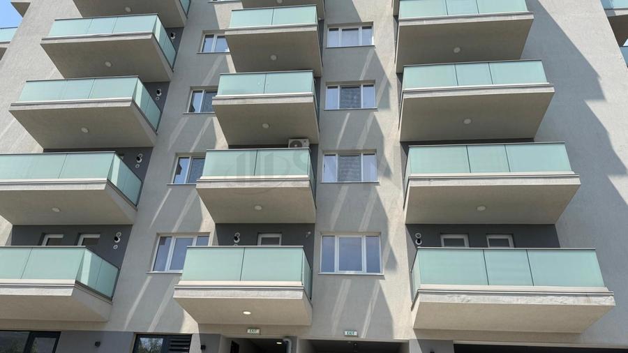 Apartament cu 3 camere decomandat în Sisești